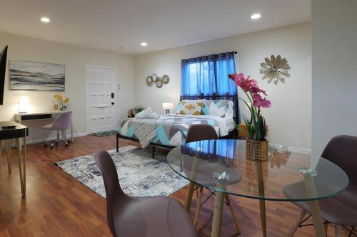 Modern Oasis Studio - near LAX, SoFi, USC, DTLA photo 10