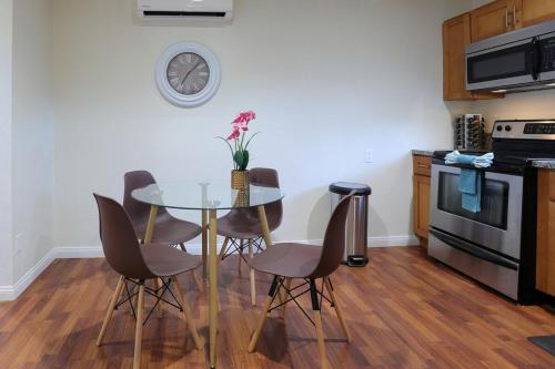 Modern Oasis Studio - near LAX, SoFi, USC, DTLA photo 16