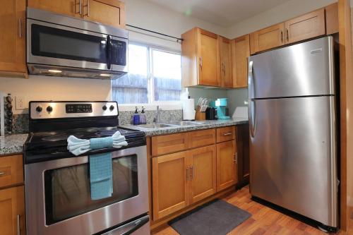 Modern Oasis Studio - near LAX, SoFi, USC, DTLA photo 17