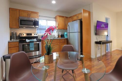 Modern Oasis Studio - near LAX, SoFi, USC, DTLA photo 9