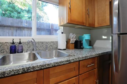 Modern Oasis Studio - near LAX, SoFi, USC, DTLA photo 18