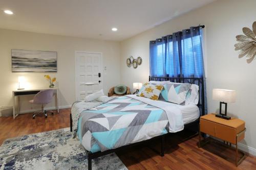 Modern Oasis Studio - near LAX, SoFi, USC, DTLA photo 23