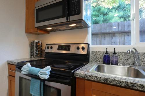 Modern Oasis Studio - near LAX, SoFi, USC, DTLA photo 24