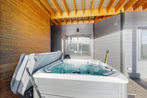 a large bath tub in a room with at The 19th Hole in Sturgis