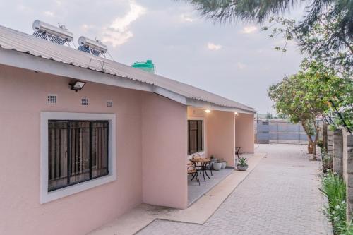 Cozy Stead Ndeke Serviced Apartments Lusaka Near Airport - Fast WiFi, Solar Backup