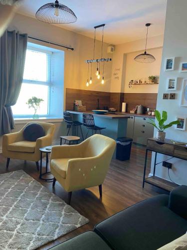 Gallery image of A warm spacious apartment in Pembroke Dock