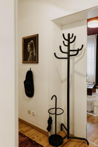 a living room with a black umbrella rack on a wall at Designer Loft am Dessauer Hauptbahnhof in Dessau