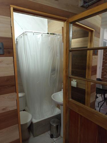 a small bathroom with a toilet and a sink at HOSTEL SAKAR QUINTERO Beach in Quintero