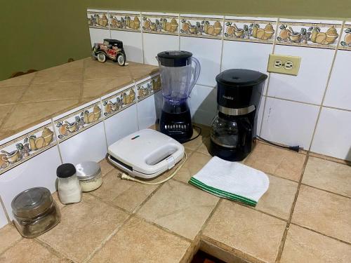 a kitchen counter with a blender on a counter top at Horus Suite Apartamento in San Pedro Sula
