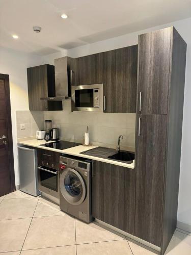 Cuina o zona de cuina de Luxury Sid Apartments