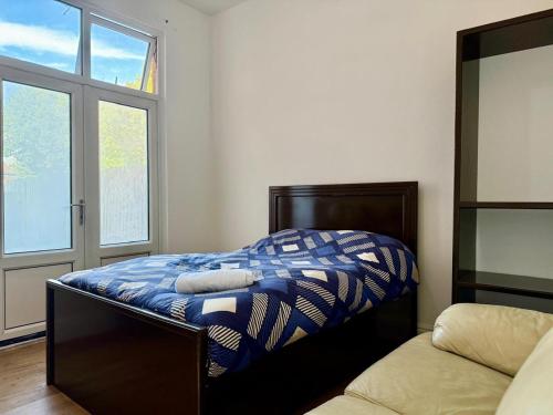 a bedroom with a bed and a window at The Quite Resort in Birmingham