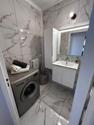 Large 3 bedroom cozy apartment