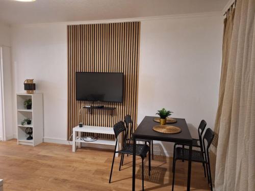 Large 3 bedroom cozy apartment