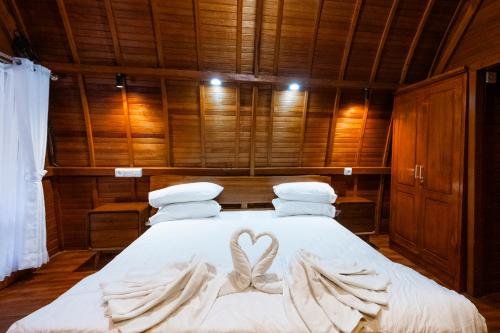 a bed with a heart made out of towels at Villa Kartikasari in Munduk