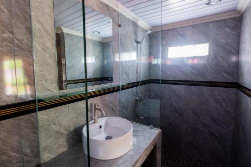 a bathroom with a sink and a mirror at Villa Kartikasari in Munduk