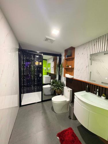 a bathroom with two sinks and a toilet and a shower at Mina Grande Beach Cottages in El Nido