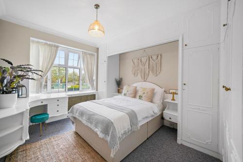 a white bedroom with a bed and a sink at Spacious Modern 3 Bed Apartment in Hendon NW4 in Colindale