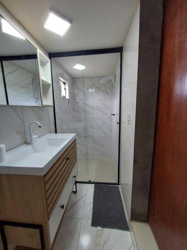 a bathroom with a shower and a sink and a shower at Chale Primavera in Benedito Novo