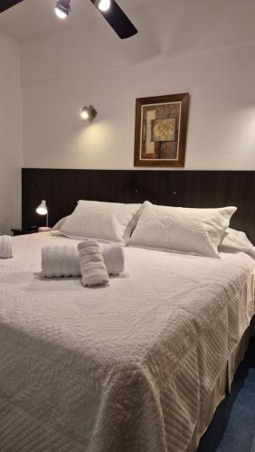 En eller flere senge i et værelse på Continental Hotel