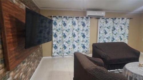 A television and/or entertainment centre at Dream Big Accommodation