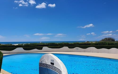 Studio 4 pers, 1ère ligne, Piscine, Vue mer latérale