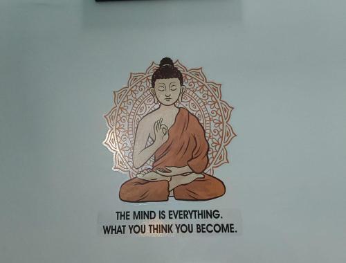 un disegno di un buddha seduto in meditazione di Hridhayam Homestay varkala a Varkala