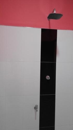a bathroom with a black and white wall at Sigiri Lion Lodge in Sigiriya