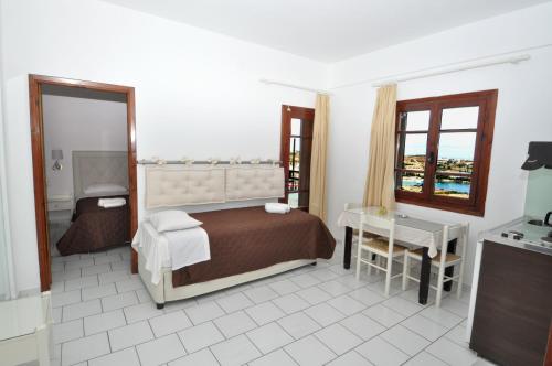 Кровать или кровати в номере Pennystella Apartments