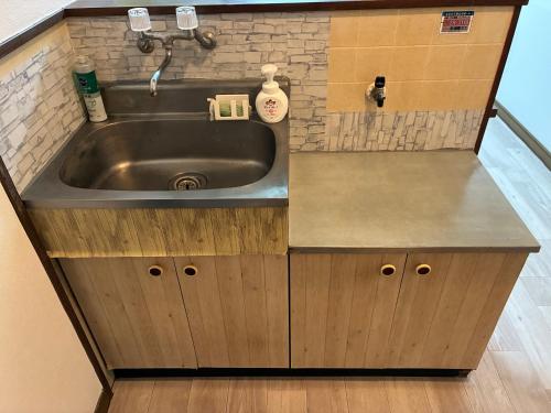a sink in a small kitchen with a counter at アルピエf 103号室 無料WiFiあります生活しやすい場所です in Kumamoto