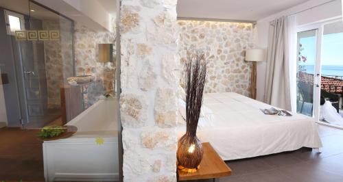 Pantokrator Hotelにあるベッド