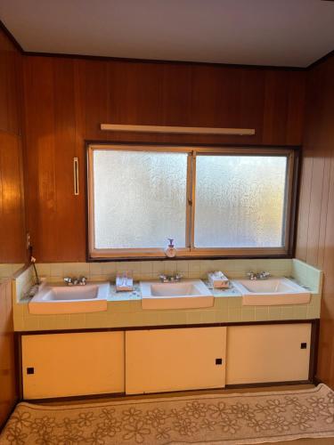 a bathroom with three sinks and a window at HOTEL MtFuji MOMO AUNG 桃庵 in Yamanakako