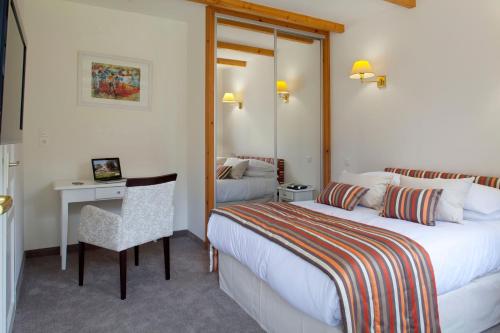 Postel nebo postele na pokoji v ubytování Hôtel Les Prateaux