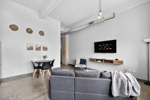 a living room with a couch and a table at Beautiful Downtown Apartment with Pool, Laundry, Parking in Dallas