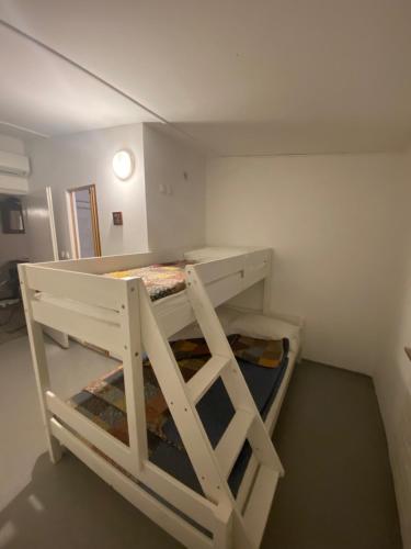 een wit stapelbed in een kamer bij Accommodation with an experience!!! Hostel Kantun in Punat