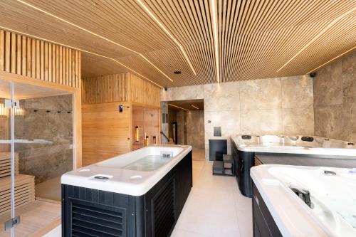 a large bathroom with two sinks and a tub at Apartamenty Krupówki 20 in Zakopane