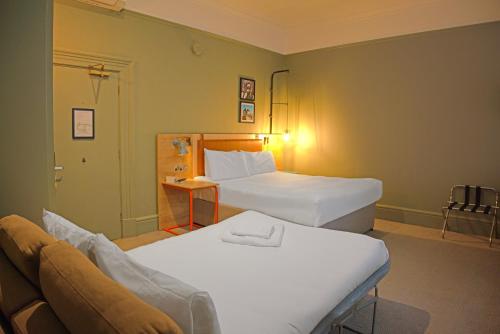 Postel nebo postele na pokoji v ubytování The Grand Bristol By Sunday