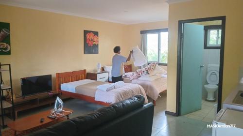 Una cama o camas en una habitación de Tigo Inn