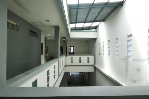 an empty hallway in a building with a skylight at INNCA Singa Utara, Semarang in Alastuwo