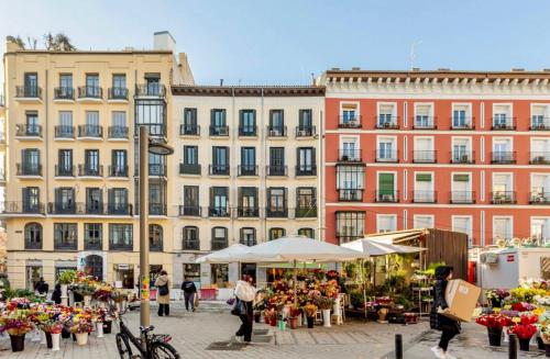 BookinMadrid - Puerta del Sol - Tirso De Molina