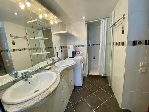 T4 Nice Centre - Close to shops, Wi-Fi, AC