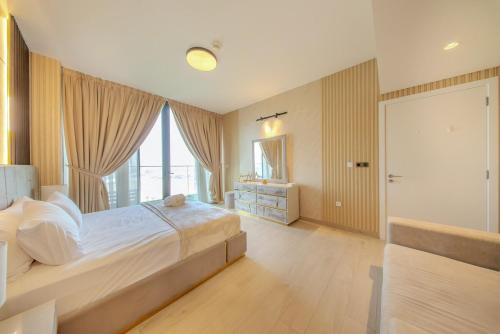 3BR Amazing Penthouse of Aljada in Misk 2 - Skyline views - 3WC - Maid washroom