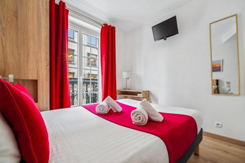 Llit o llits en una habitació de Hôtel Mazagran