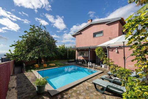 Casa da Anoneira by an island apart