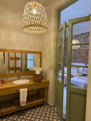 a bathroom with a sink and a mirror at Casa Josefina Hotel Boutique in Olavarría