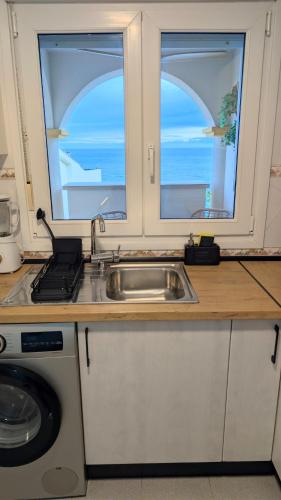 Elegant Sea View Apartment Near Beach & Train