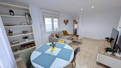Elegant Sea View Apartment Near Beach & Train