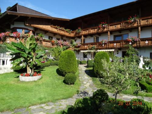 Gambar di galeri bagi Gartenhotel Lenzenhof - Wildschönau- PREMIUMCARD inclusive di Oberau