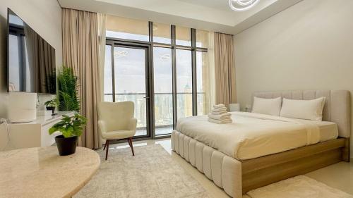 High floor studio with stunning views in Aykon City