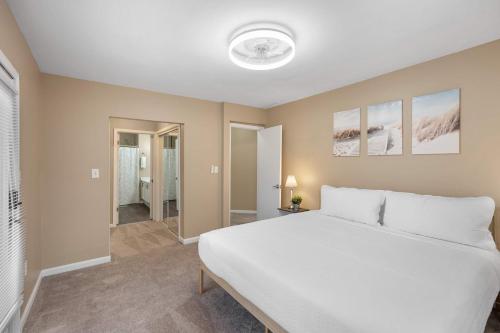a bedroom with a large white bed in a room at Tusculum Hilltop Haven For 8 in Cincinnati