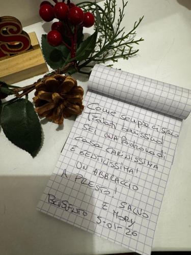 a sheet of paper with a christmas handwriting on it at B&B La Meta in Benevento